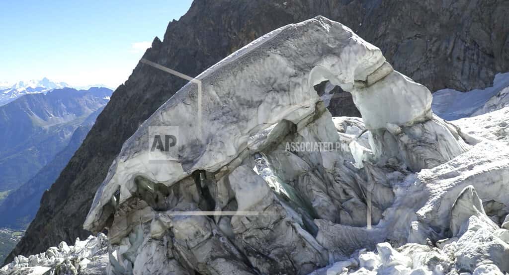italy-threatening-glacier