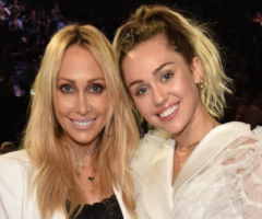 getty_mileyandtishcyrus_082823896233