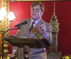 getty_eltonjohnspeakstoparliament_113023529546