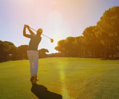 pro-golf-player-shot-ball