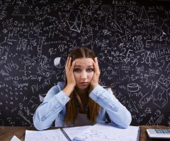 beautiful-girl-studying