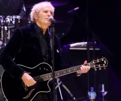 getty_michaelboltonwithguitar_022625206528