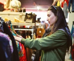 gettyrf_92322_thriftshopping2028129383034