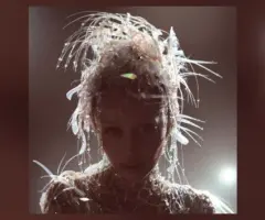 m_mileycyrussomethingbeautiful_0324252028129277847
