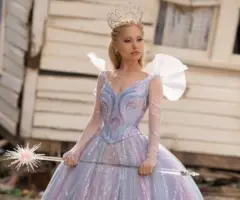 m_ariana20as20glinda_giles2020keyte20universal20pictures_102825766585