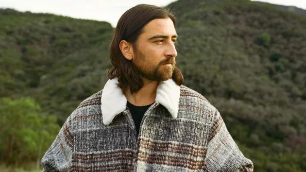 m_noah20kahan20plaid20jacket20pooneh20ghana_052324959805