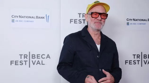 getty_michaelstipe_101124114342