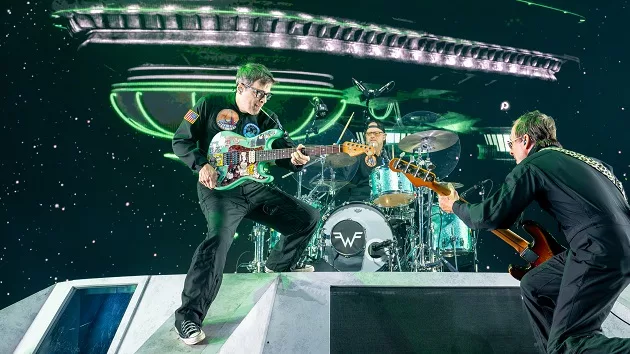 g_weezer_101424478354