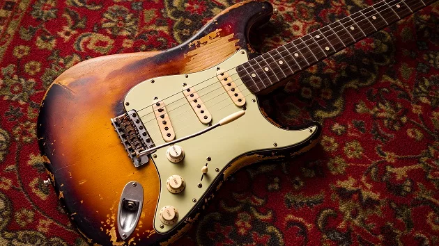 m_fruscguitar_103124909605