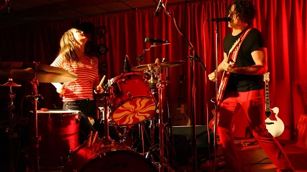 g_whitestripes_111124743302