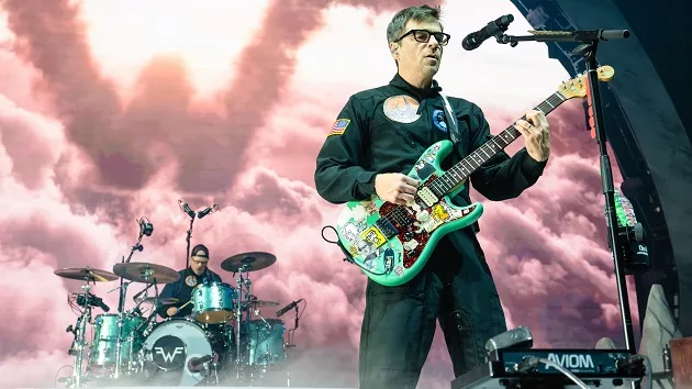 g_weezer_120324301252