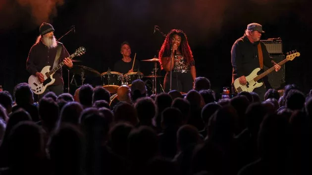 getty_nudedragons_121624789009