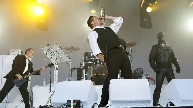 getty_faithnomore_012225310246