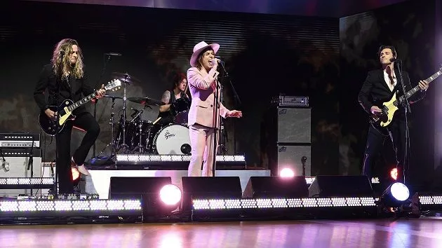 m_thestruts_10192347152