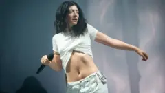 getty_lordeglasto_062725577895