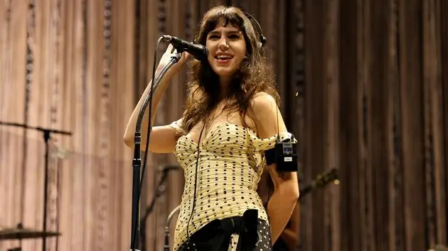 g_clairo_121225572050