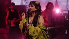 m_lola20young20kimmel201_041825442264