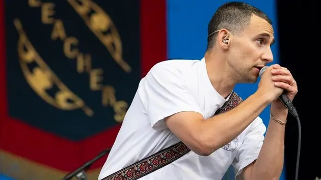 g_bleachers_020526504251