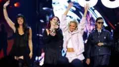 g_thebeaches_033026116572