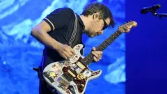 g_weezer_04032667710