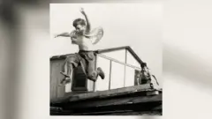 m_therevivalists_041526147355