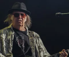 getty_neilyoung_041624610358