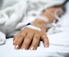 gettyrf_102722_hospitalivarm561836