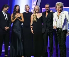 getty_rodstewartandkidsamas_05272556379