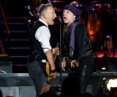 getty_stevievanzandtbrucespringsteen_06232519564