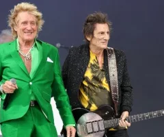 getty_rodstewartandronniewood_063025447818