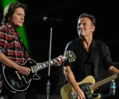 getty_johnfogertybrucespringsteen_081225117030
