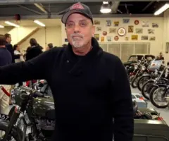 getty_billyjoelatmotorcycle20shop_081225_0659464