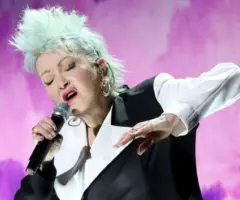 getty_cyndilauper_083125565389