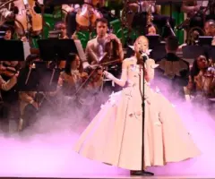 m_arianagrandesingswickedspecial_102225837573