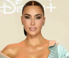 e_kimkardashian_102425191604