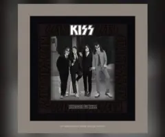 m_kissdressedtokill_10282571349