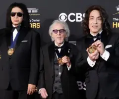 getty_kiss_011426777828