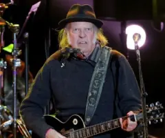 getty_neilyoung_012126361208