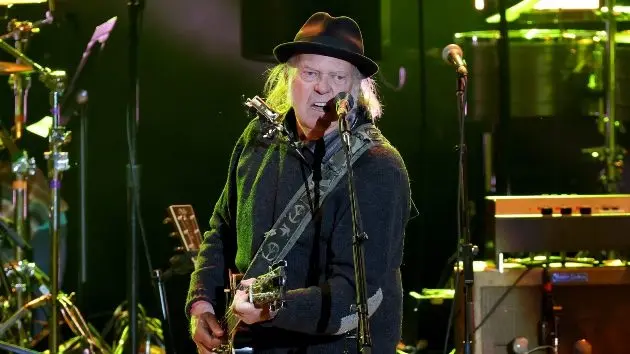 getty_neilyoung_020626678572