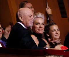 getty_billyjoelpink_03132684834
