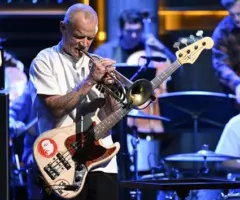 m_fleatonighshow_032426909068