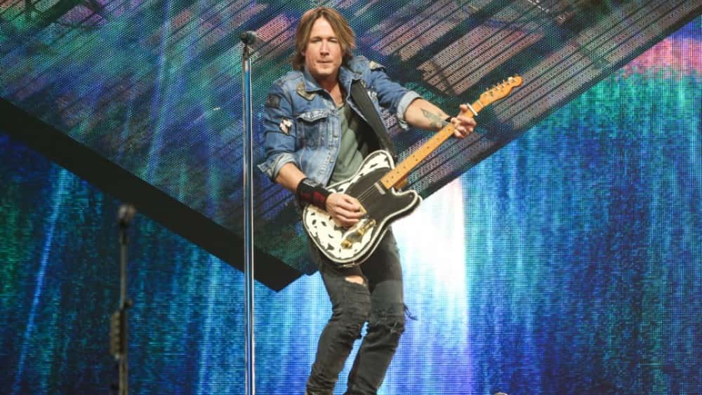 Keith Urban Pays Tribute On New Year's Eve To Lost Artists Including