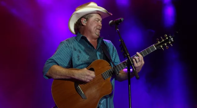 Tracy Lawrence performs at the CountryFlo Music and Camping Festival on November 4^ 2016 in Lake Wales^ Florida.