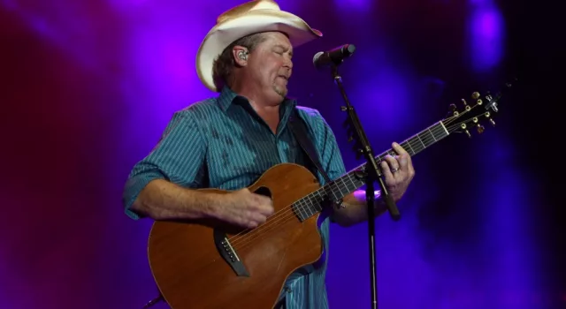 Tracy Lawrence performs at the CountryFlo Music and Camping Festival on November 4^ 2016 in Lake Wales^ Florida.