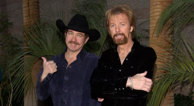 BROOKS & DUNN at the 2002 Billboard Music Awards at the MGM Grand^ Las Vegas. 09DEC2002