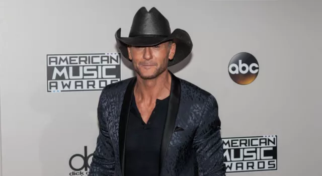 Tim McGraw arrives on the Red Carpet at the 2016 American Music Awards in Los Angeles^ California on November 20^ 2016 Microsoft Theater