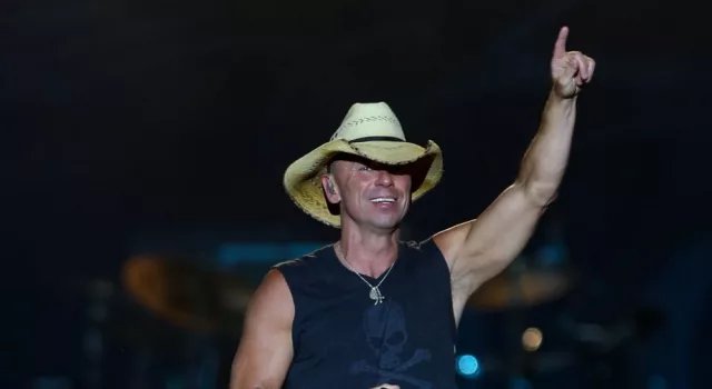 Kenny Chesney performs onstage at the Runaway Country Music Fest at Osceola Heritage Park on March 19^ 2016 in Kissimmee^ Florida.
