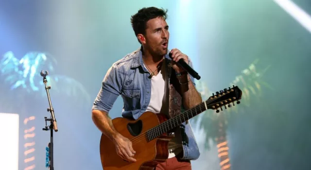 Jake Owen performs onstage at the Runaway Country Music Fest at Osceola Heritage Park on March 18^ 2016 in Kissimmee^ Florida.