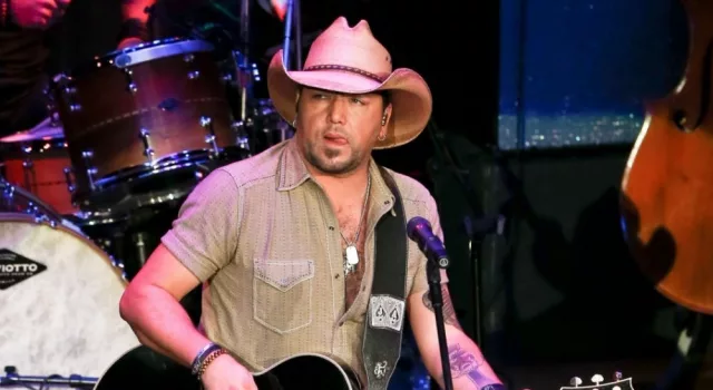 Jason Aldean performs onstage during the 9th Annual ACM Honors at the Ryman Auditorium on September 1^ 2015 in Nashville^ Tennessee.