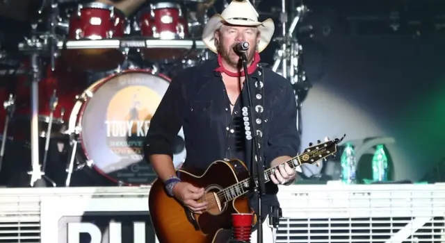 Toby Keith performs in concert at Country Thunder Arizona on April 8^ 2018 in Florence^ Arizona.